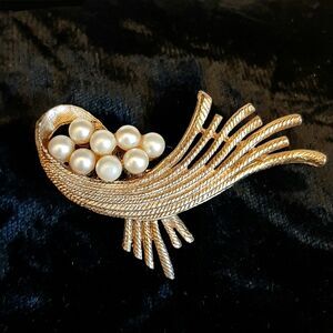 Vintage Roma Brushed Gold Tone Beaded Fashion Brooch Scarf Lapel Pin 2”